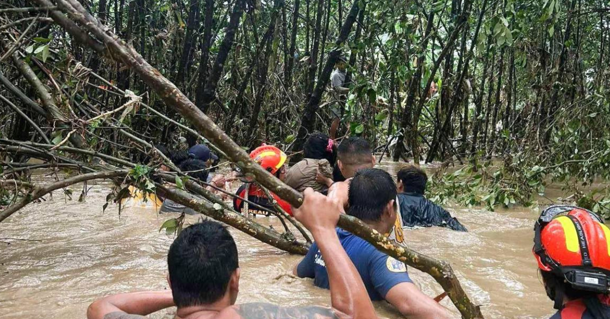Президент Филиппин ввел режим ЧП из-за последствий тайфунов Тино и Уан