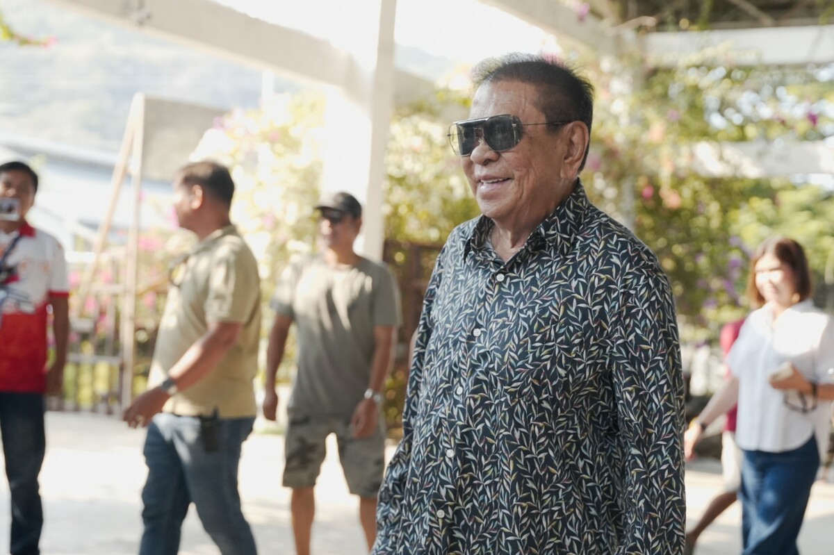 Singson seeks to buy Miss Universe pageant