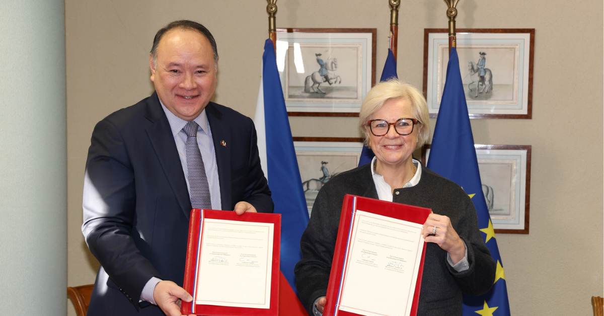 Philippines, France Sign Military Cooperation Agreement