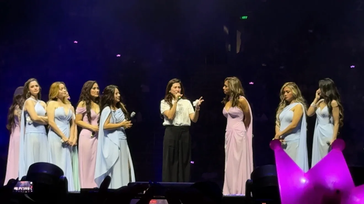 Izzy's Emotional Return to Sexbomb Girls