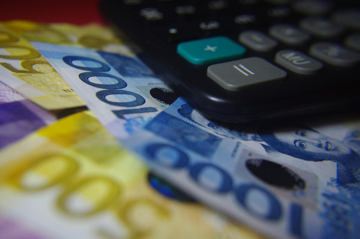 Philippine Economy Slows Amid Scandal, Peso Hits Record Low