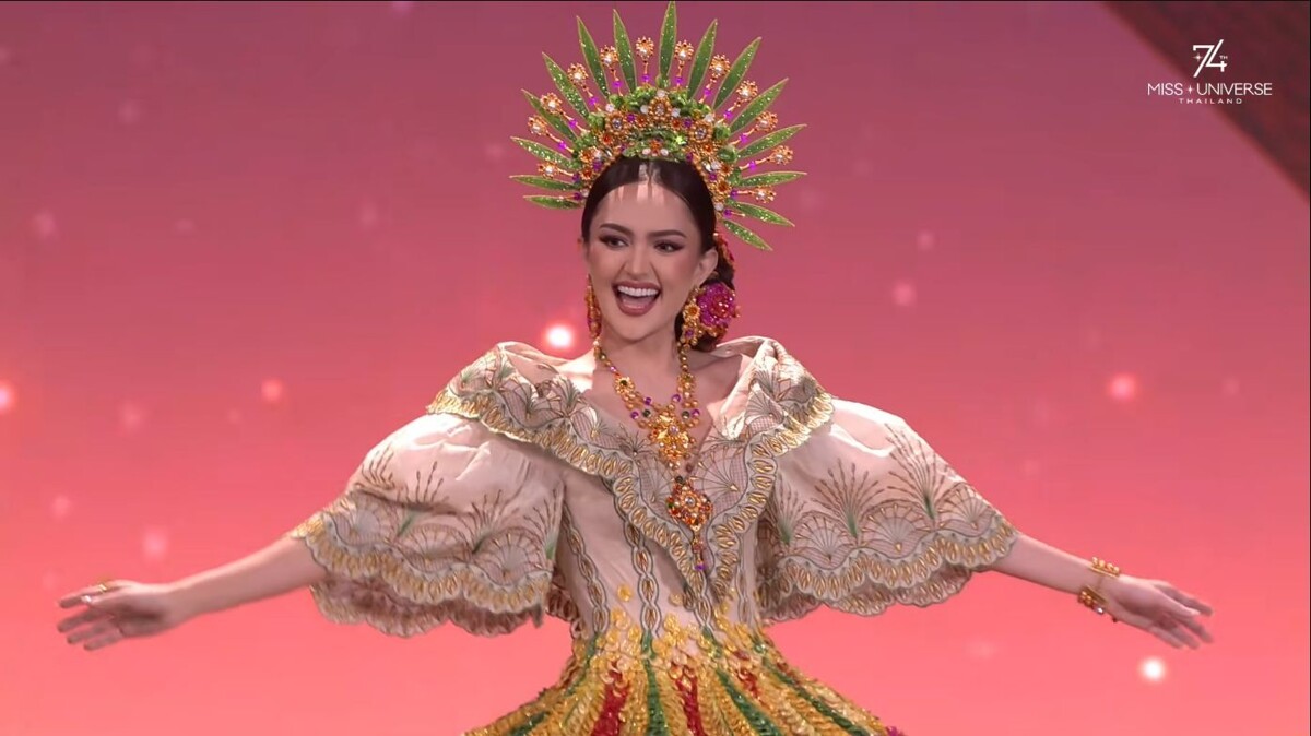Филиппинская королева красоты представила впечатляющий национальный костюм