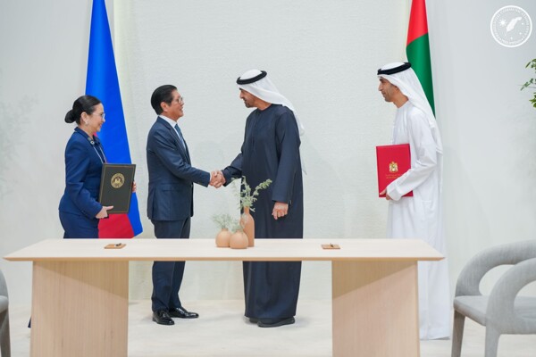 Filipinas firma histórico acuerdo de libre comercio con EAU