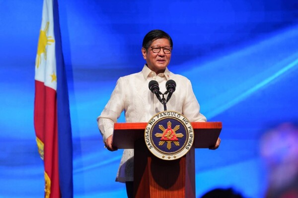 Президент Филиппин Маркос отвергает призывы к отставке