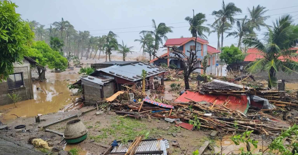 Super Typhoon Uwan Threatens Over 17,000 Barangays in Philippines