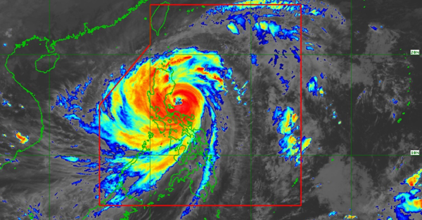 Super Typhoon Uwan Hits Philippines