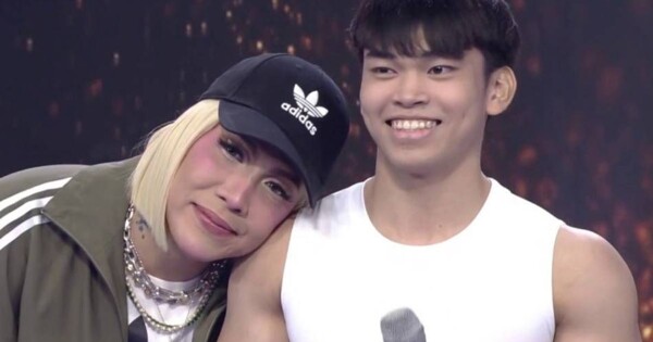 Возбуждающее возвращение 'Kalokalike Face 4' началось