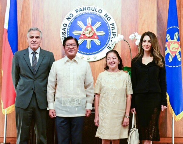Philippine President Welcomes George and Amal Clooney