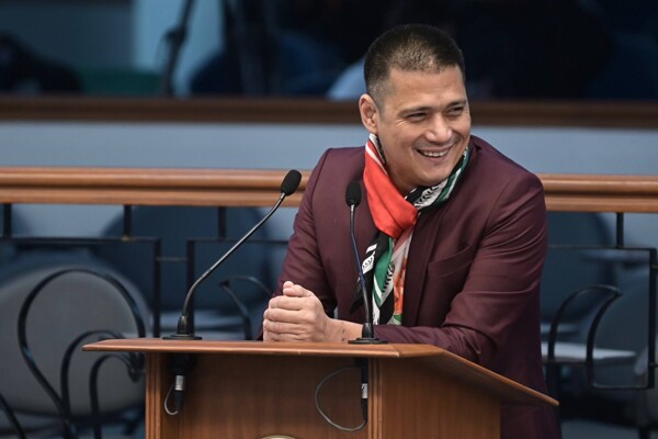 Сенатор Филиппин защитил пожилую женщину от оскорблений в торговом центре