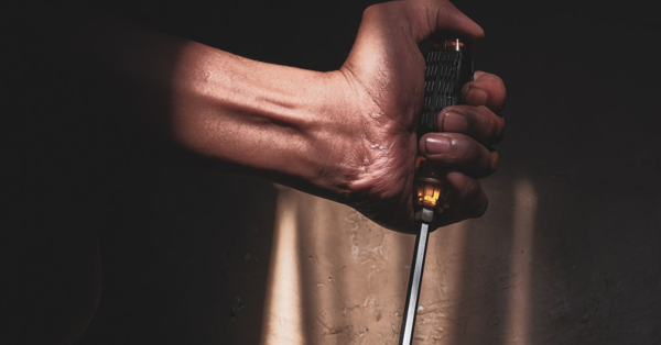 Филиппинская работница за рубежом ранена в результате нападения с отверткой