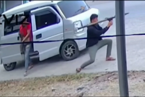 Philippines mayor survives rocket-propelled grenade attack