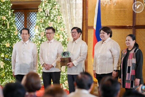 President of the Philippines Recognizes Top Overseas Workers