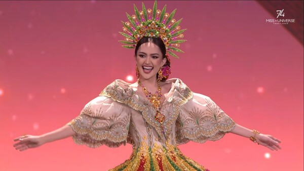 Филиппинская королева красоты представила впечатляющий национальный костюм
