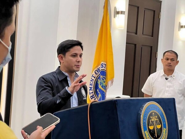 Clavano Criticizes Discaya for Comparing Fund Return to Robbery